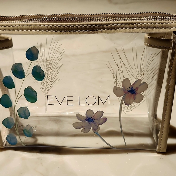 Eve Lom Essentials Travel Set - Picture 7 of 7